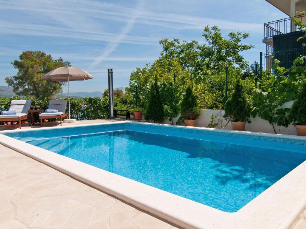 Πισίνα στο ή κοντά στο Holiday Home Villa Anita by Interhome