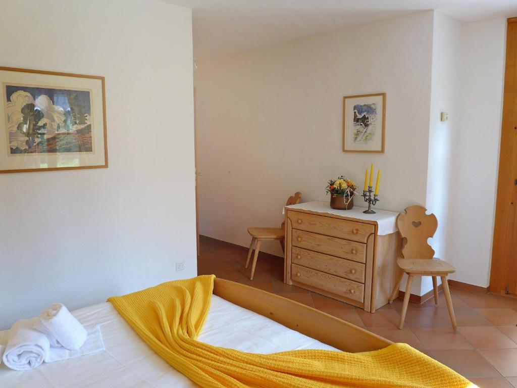 Postel nebo postele na pokoji v ubytování Apartment Casa La Planüra by Interhome