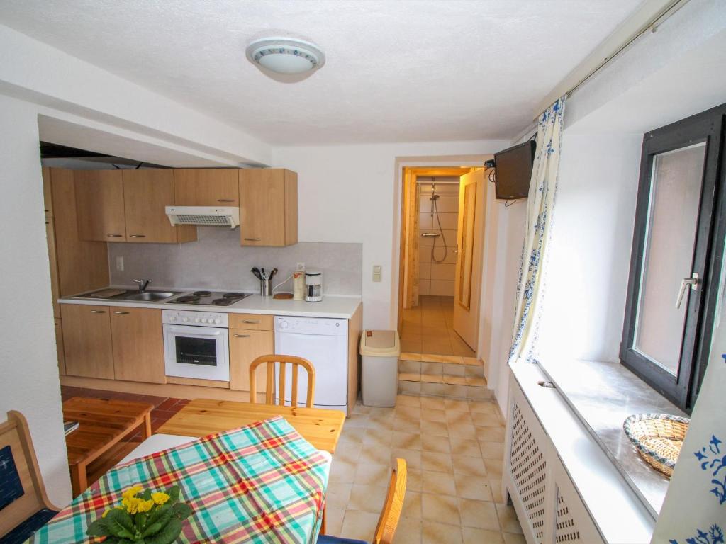 Kuchnia lub aneks kuchenny w obiekcie Apartment Fuchsbau-Top 2 by Interhome