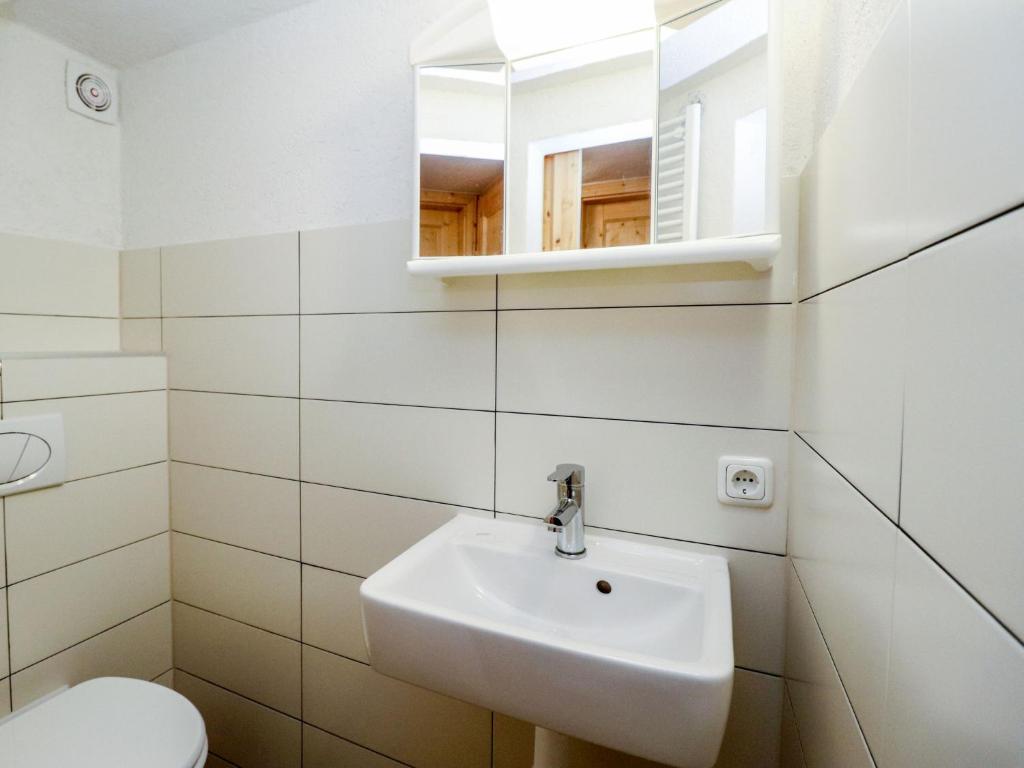 Łazienka w obiekcie Apartment Fuchsbau-Top 2 by Interhome