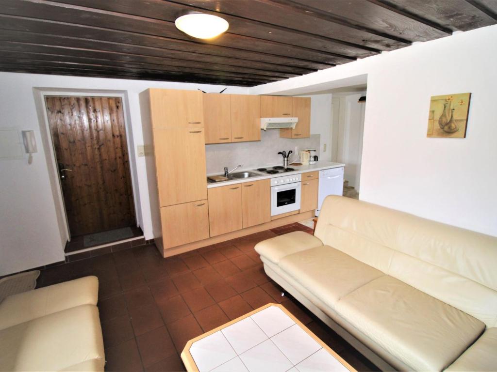 Kuchnia lub aneks kuchenny w obiekcie Apartment Fuchsbau-Top 2 by Interhome