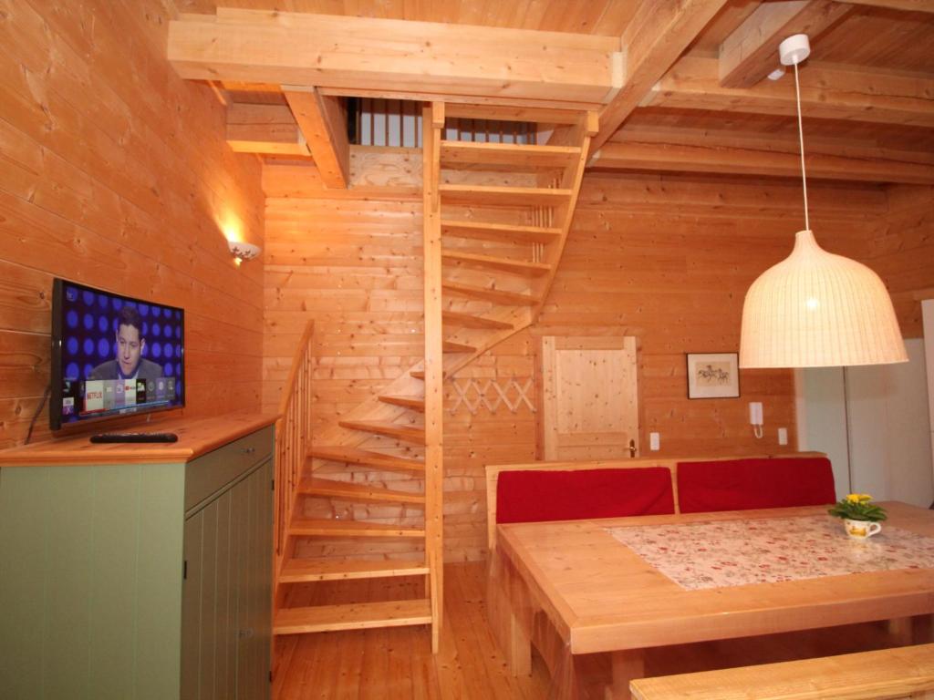 TV a/nebo společenská místnost v ubytování Apartment Bärenhöhle - Top 6 by Interhome