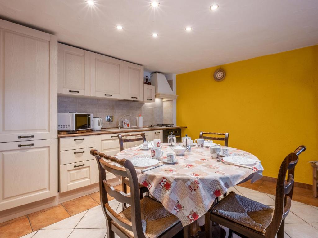 Kuchnia lub aneks kuchenny w obiekcie Apartment Maison Chez Nous by Interhome