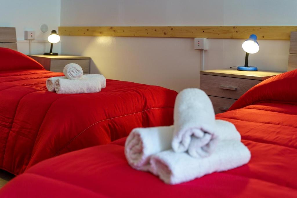 Postel nebo postele na pokoji v ubytování Sansi´s Sapri Camere