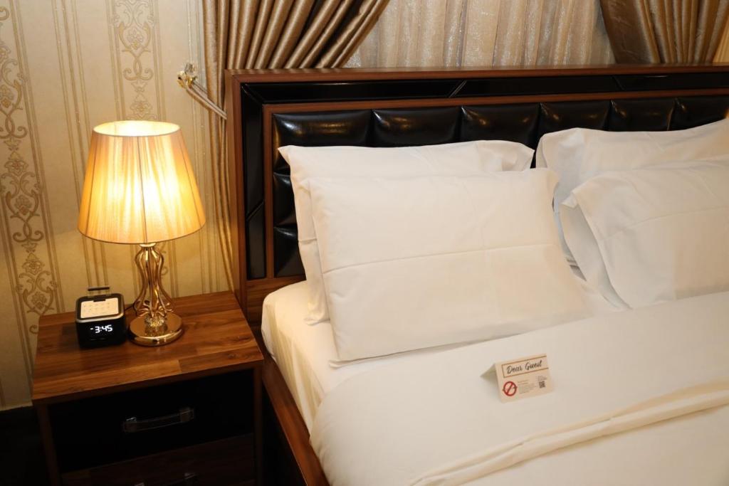 Postel nebo postele na pokoji v ubytování NO.1 HOTEL