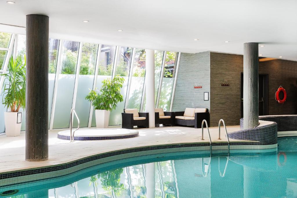Bazén v ubytování Maryborough Hotel & Spa nebo v jeho okolí