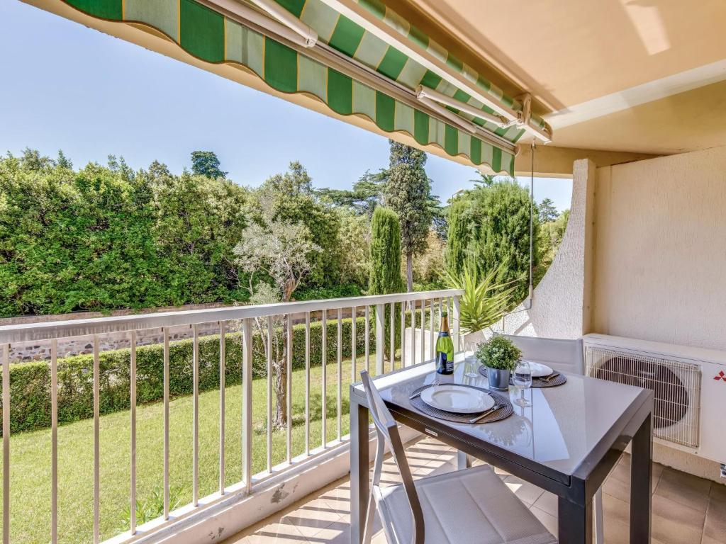 a patio with a table and chairs on a balcony at Studio Le Mexico-8 by Interhome in Saint-Raphaël