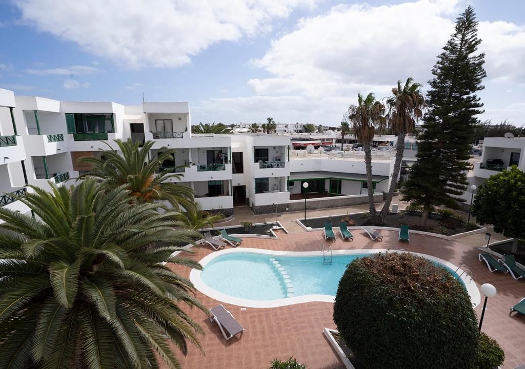 Bazén v ubytování Sea Breeze Apartment 309 nebo v jeho okolí