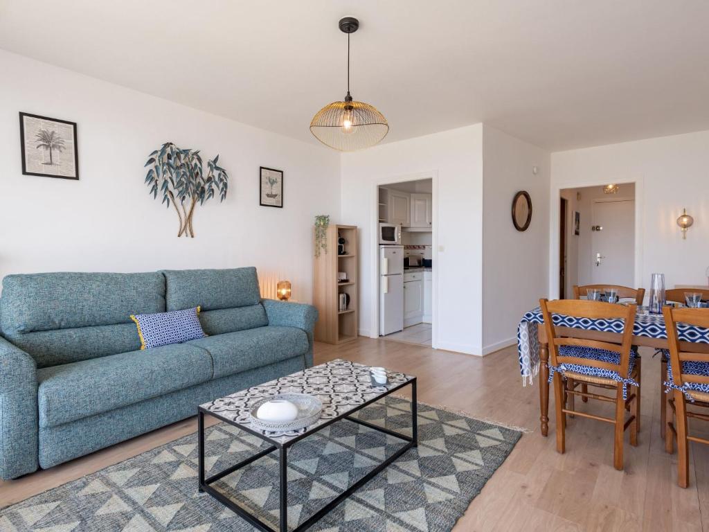 Posezení v ubytování Studio Les Trois Iles-7 by Interhome