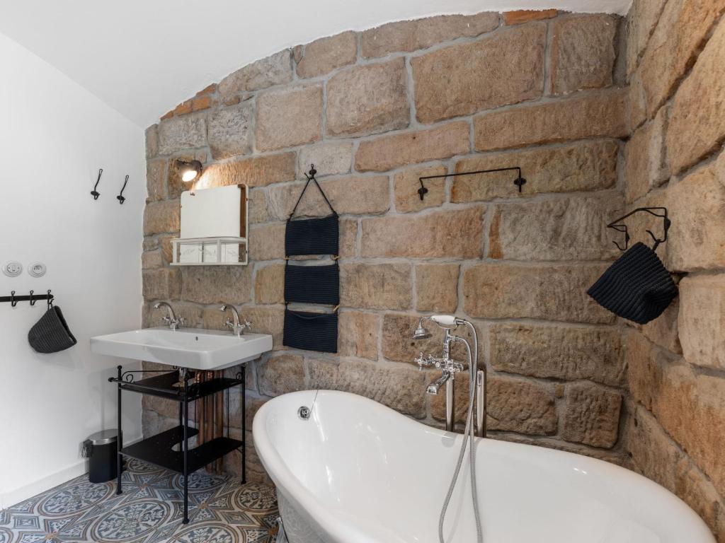 Koupelna v ubytování Holiday Home Dolní Olešnice by Interhome