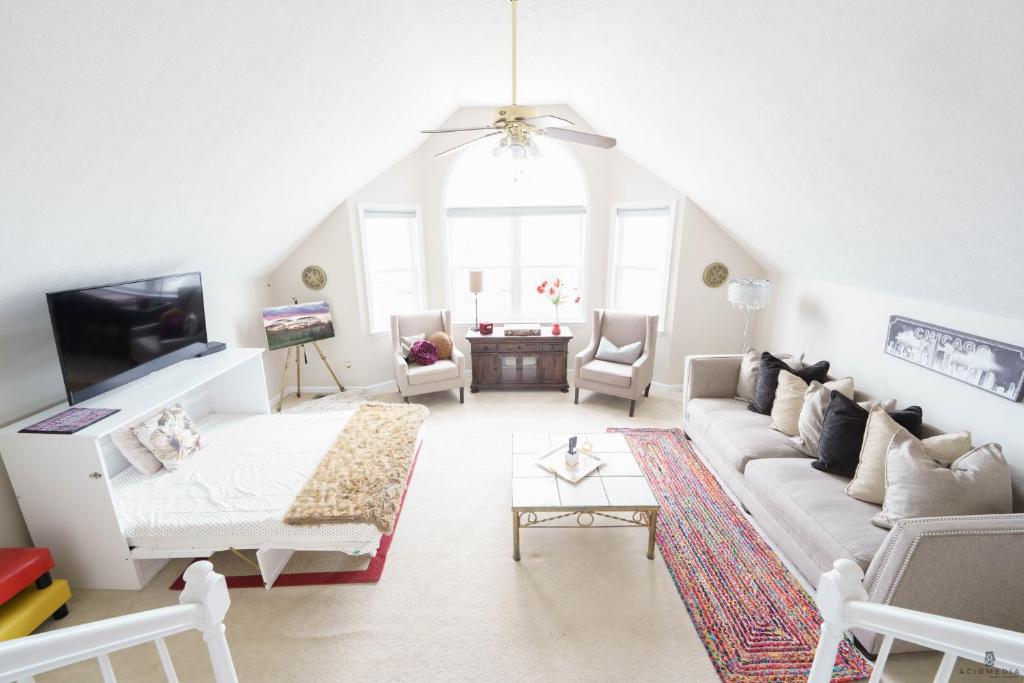 Vacation Home Grandview Waterfront Lux Manor, Hampton, VA