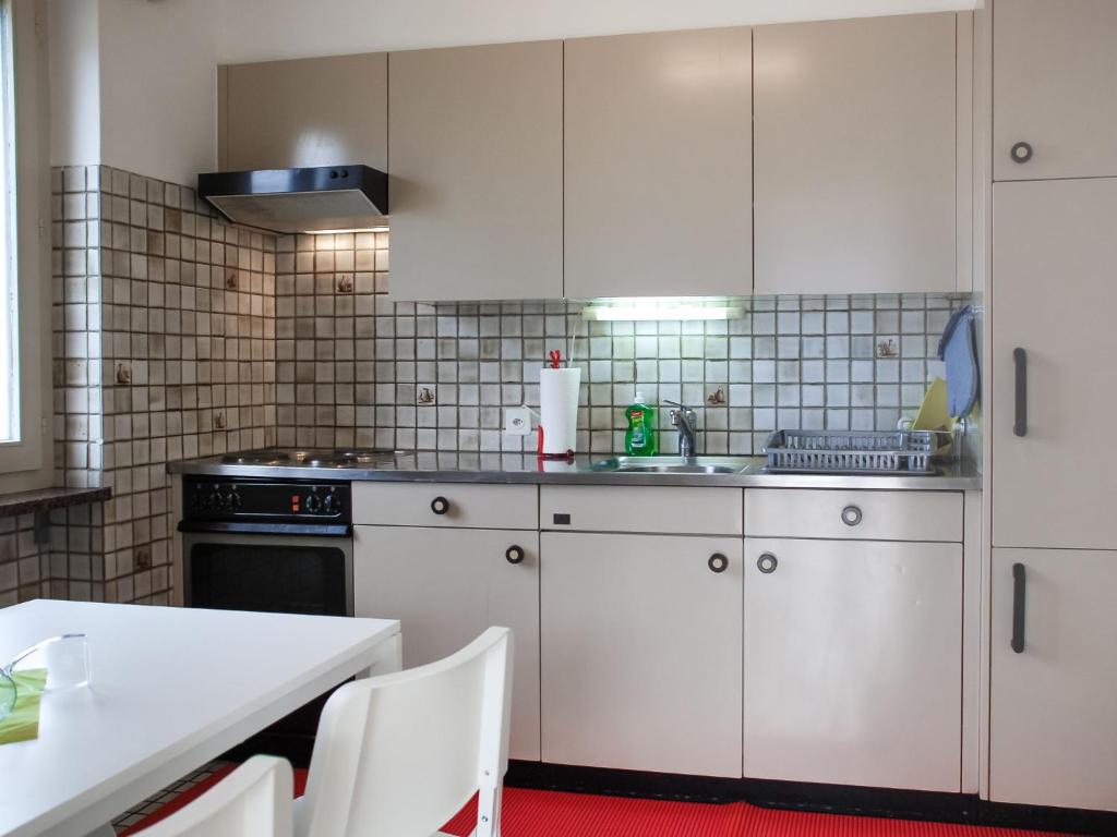 Kuchyň nebo kuchyňský kout v ubytování Apartment San Quirico by Interhome