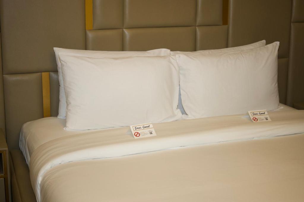 Postel nebo postele na pokoji v ubytování NO.1 HOTEL