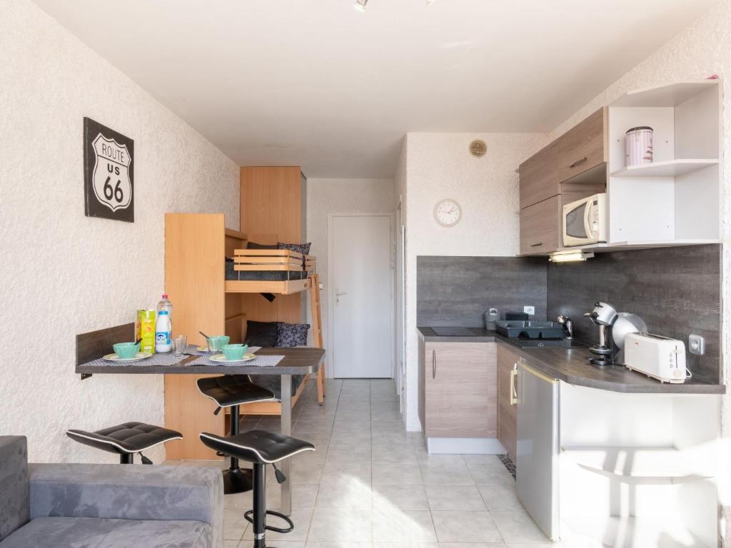 Η κουζίνα ή μικρή κουζίνα στο Apartment Les vagues by Interhome