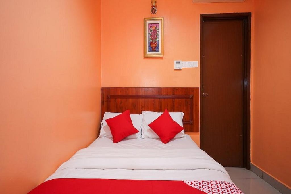 Postel nebo postele na pokoji v ubytování Bercam Times Inn Hotel