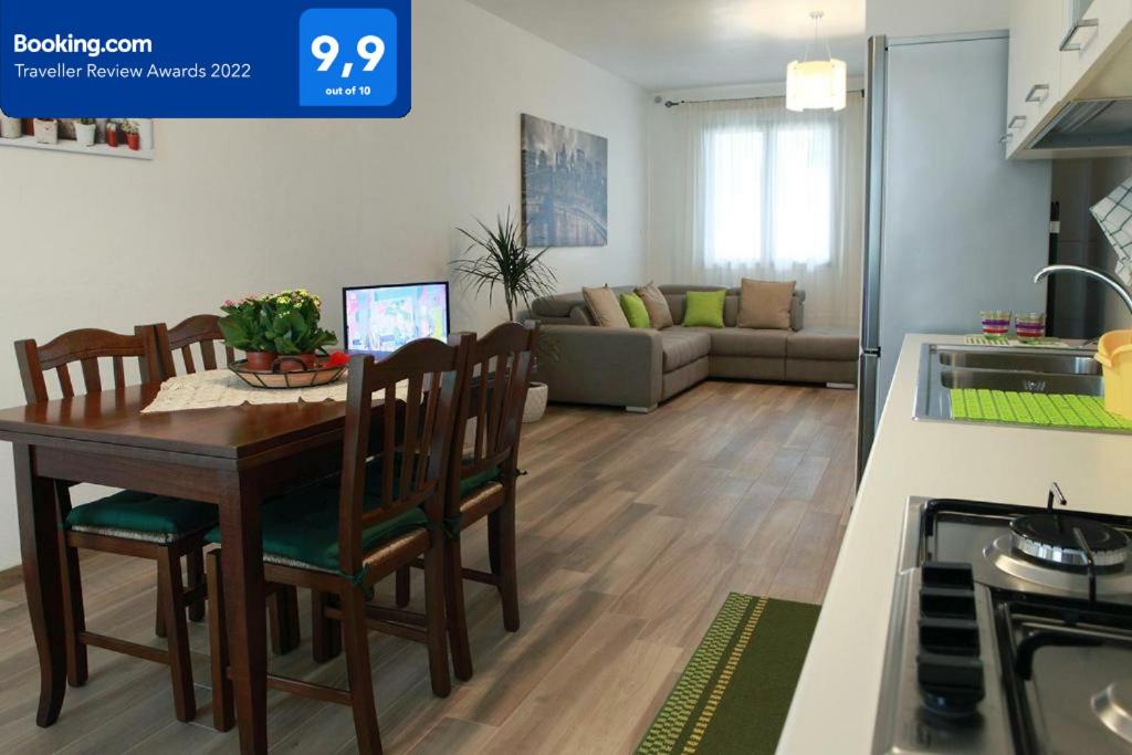 Kuchyň nebo kuchyňský kout v ubytování "Villetta Eromina"