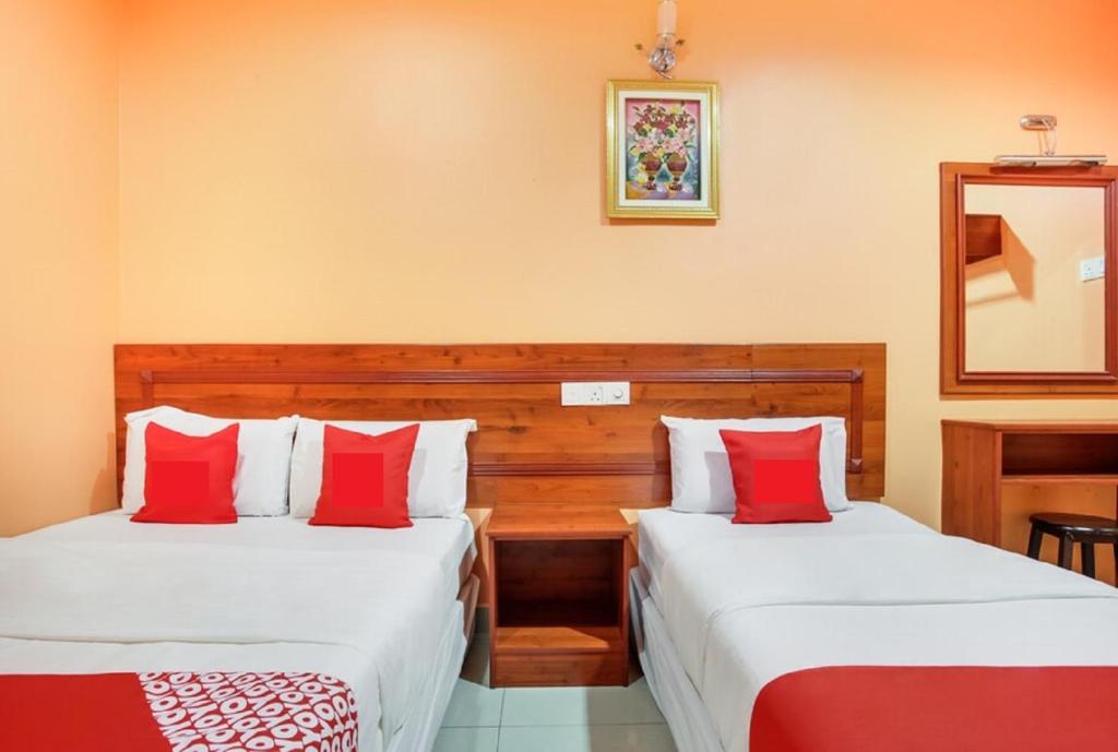 Postel nebo postele na pokoji v ubytování Bercam Times Inn Hotel