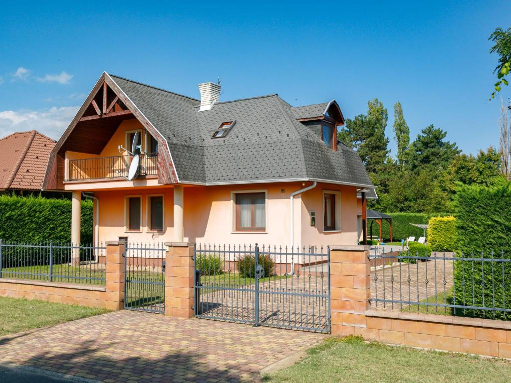 Budova, kde se prázdninový dům nachází