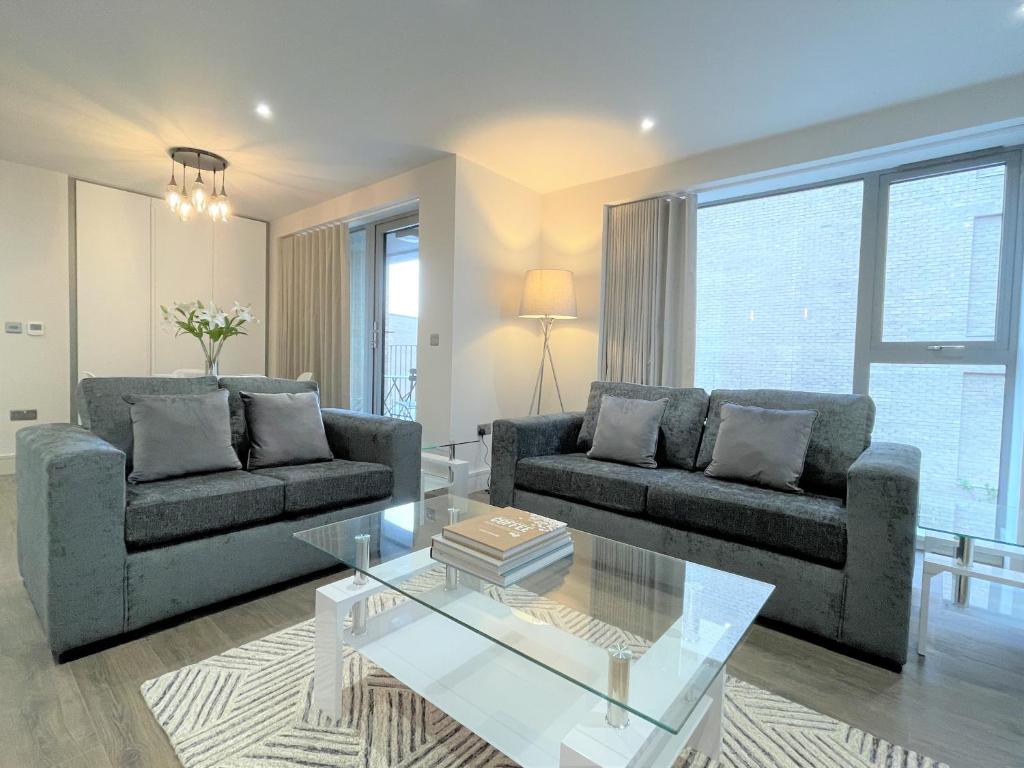 Posezení v ubytování Spectacular 2 Bedroom Apartment in Great Location