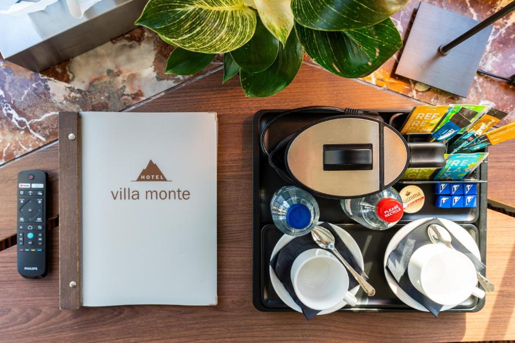 Příslušenství pro přípravu čaje a kávy v ubytování Hotel Villa Monte