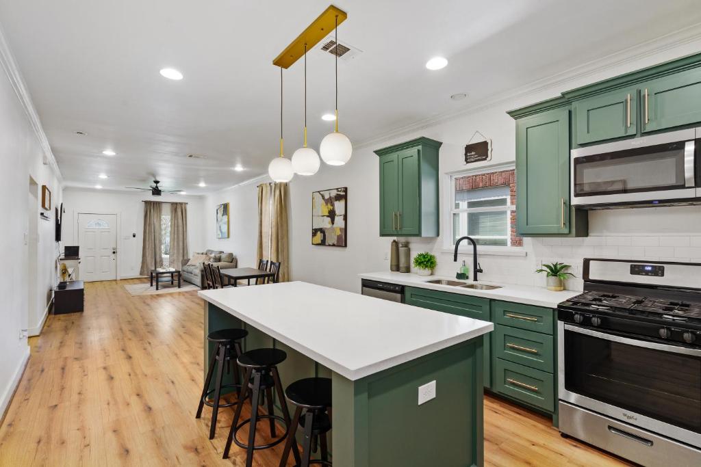 Freshly Renovated EaDo Home - Housity