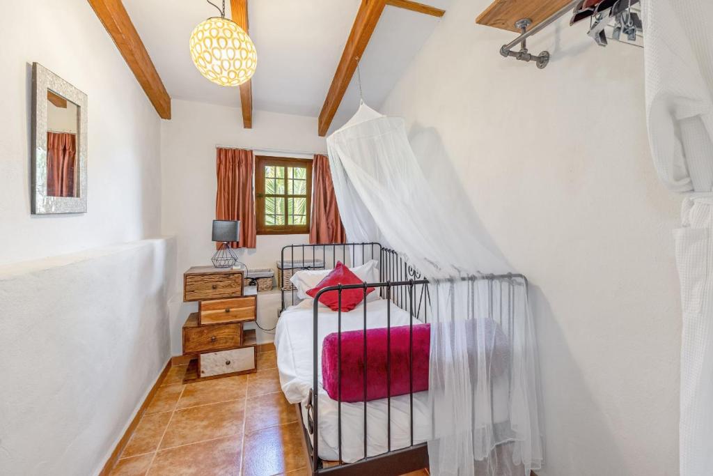 Postel nebo postele na pokoji v ubytování Finca Son Jorbo - Adults only