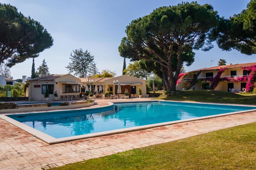 Gorgeous 2BDR W Patio & Pool by LovelyStay