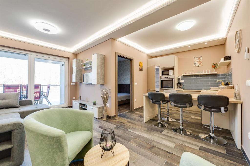 Kuchyň nebo kuchyňský kout v ubytování Forest Földvár Apartmanok By BLTN