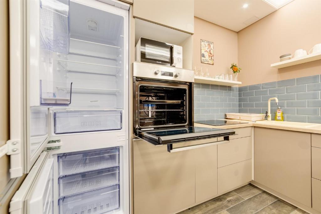 Kuchyň nebo kuchyňský kout v ubytování Forest Földvár Apartmanok By BLTN