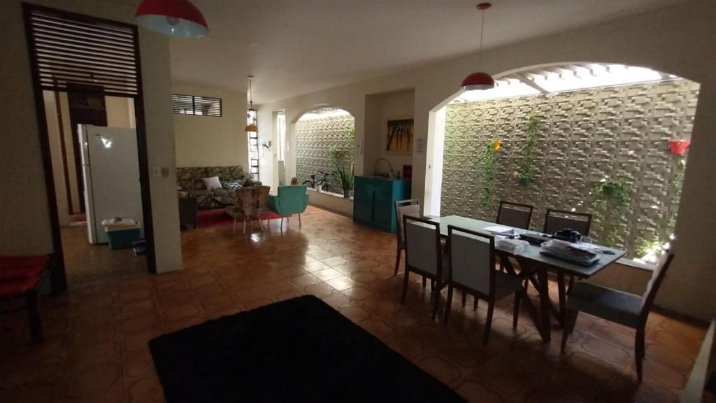 a living room with a table and chairs at Casa do Uai in João Pessoa