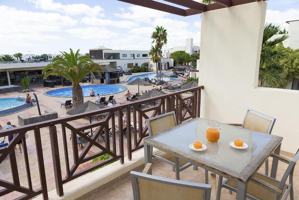 Bazén v ubytovaní LANZAROTE PRIME SPORTS by Vitalclass Lanzarote Resort alebo v jeho blízkosti