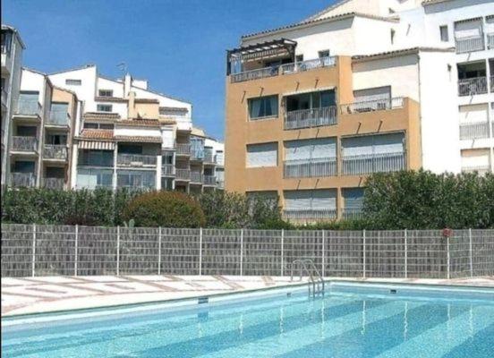 Bel appartement situé au bout du port