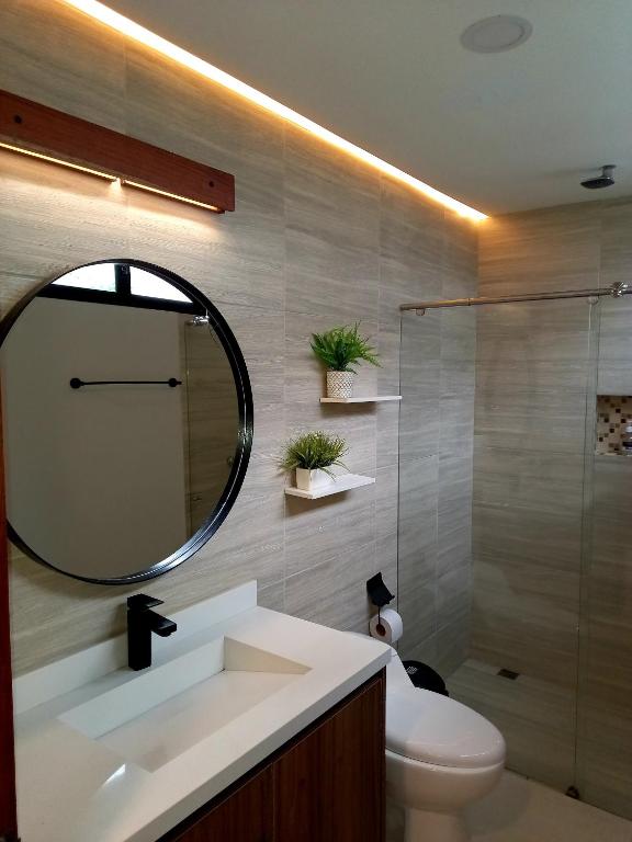Koupelna v ubytování Kapital Suites