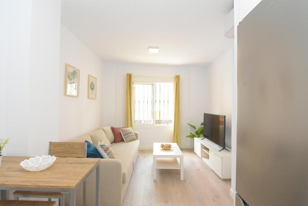 TV a/nebo společenská místnost v ubytování Apartamento recién reformado en el centro de Nerja