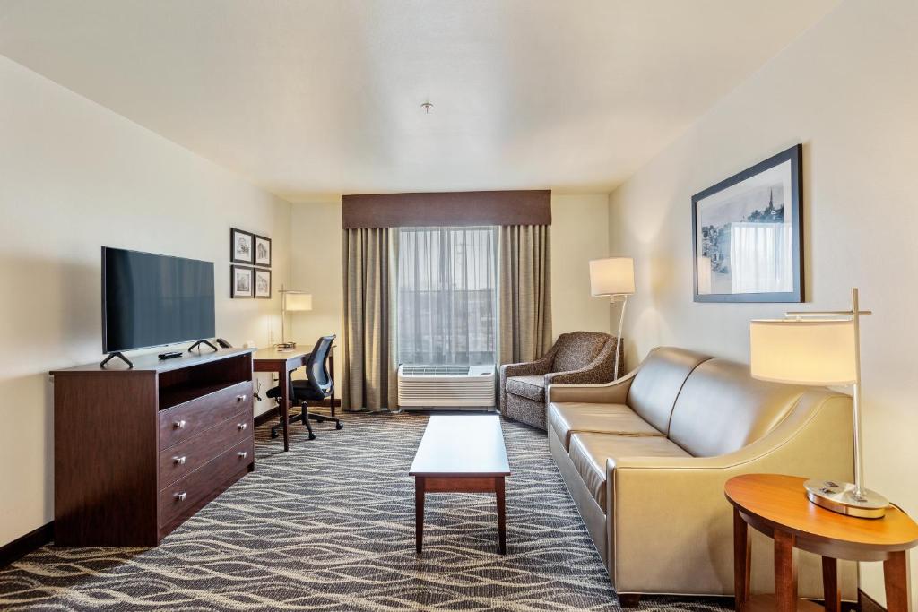 Cobblestone Hotel & Suites - Little Chute - 国王套房