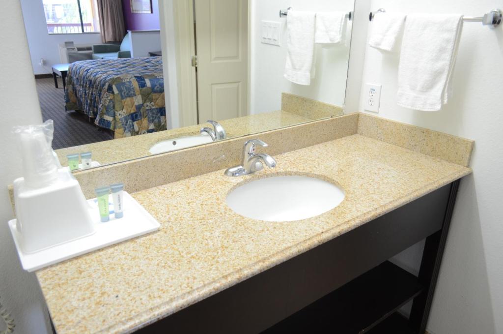 Sterling Inn and Suites at Reliant and Medical Center Houston - Camera Re