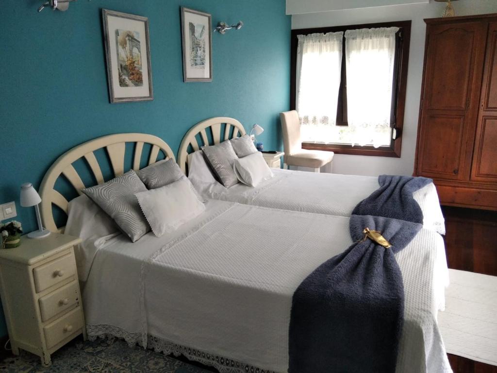 A bed or beds in a room at Agroturismo Pagoederraga