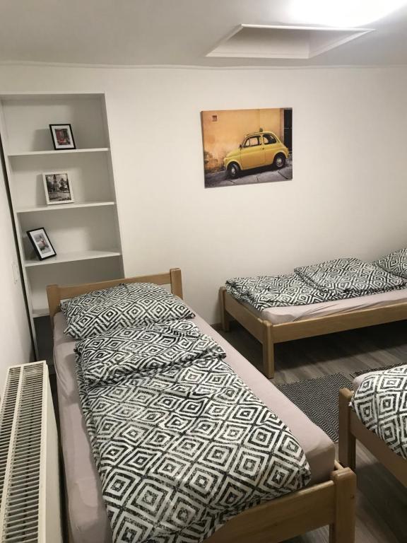 Posteľ alebo postele v izbe v ubytovaní Móra apartman 2