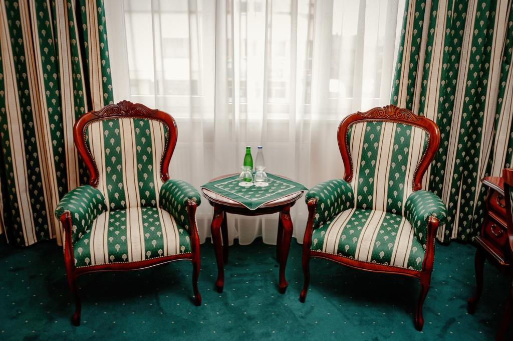 Posezení v ubytování Hotel Chopin Business&SPA