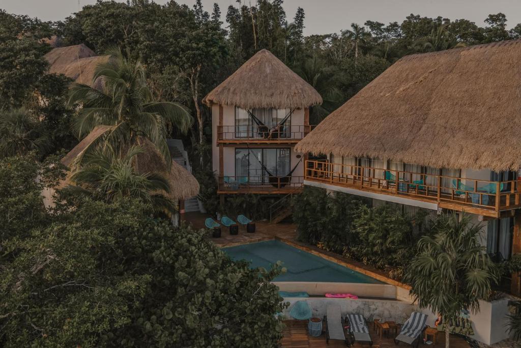 Bazén v ubytování Khaban Bacalar Hotel Boutique nebo v jeho okolí