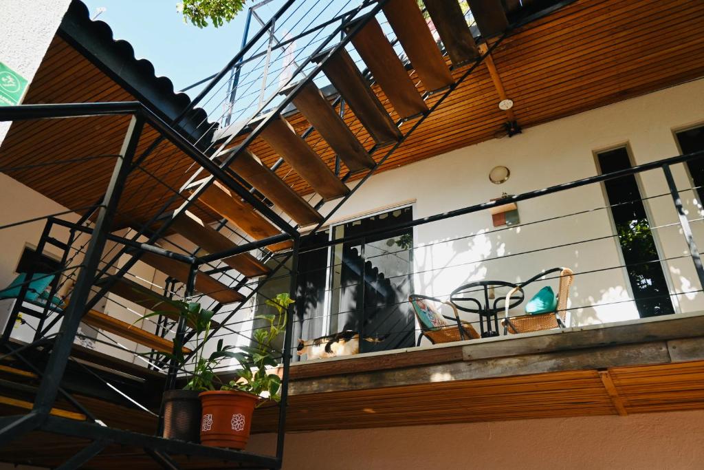 Balkón nebo terasa v ubytování Ocean Lovers Hostel & Apartments
