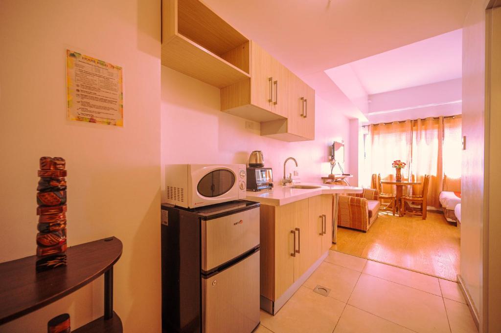 Kuchyň nebo kuchyňský kout v ubytování Cedar Peak Condominium by Tripsters Hub