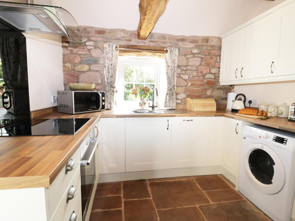 Kuchyň nebo kuchyňský kout v ubytování Faraway Cottage