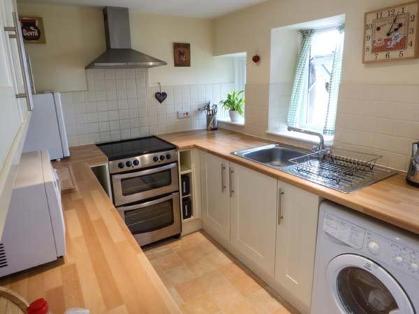 Kuchyň nebo kuchyňský kout v ubytování Fells Cottage