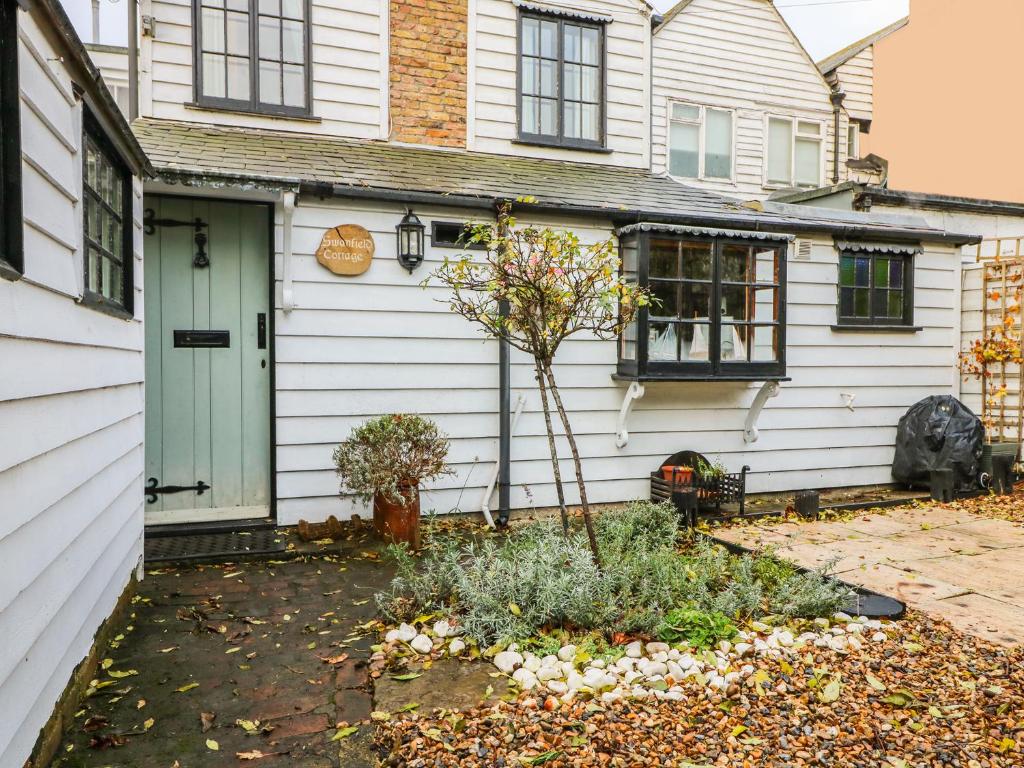 Swanfield Cottage – Photos 1