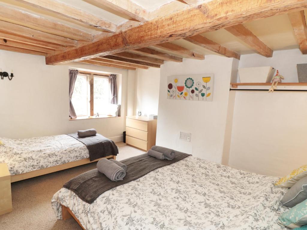 Postel nebo postele na pokoji v ubytování Holly Cottage