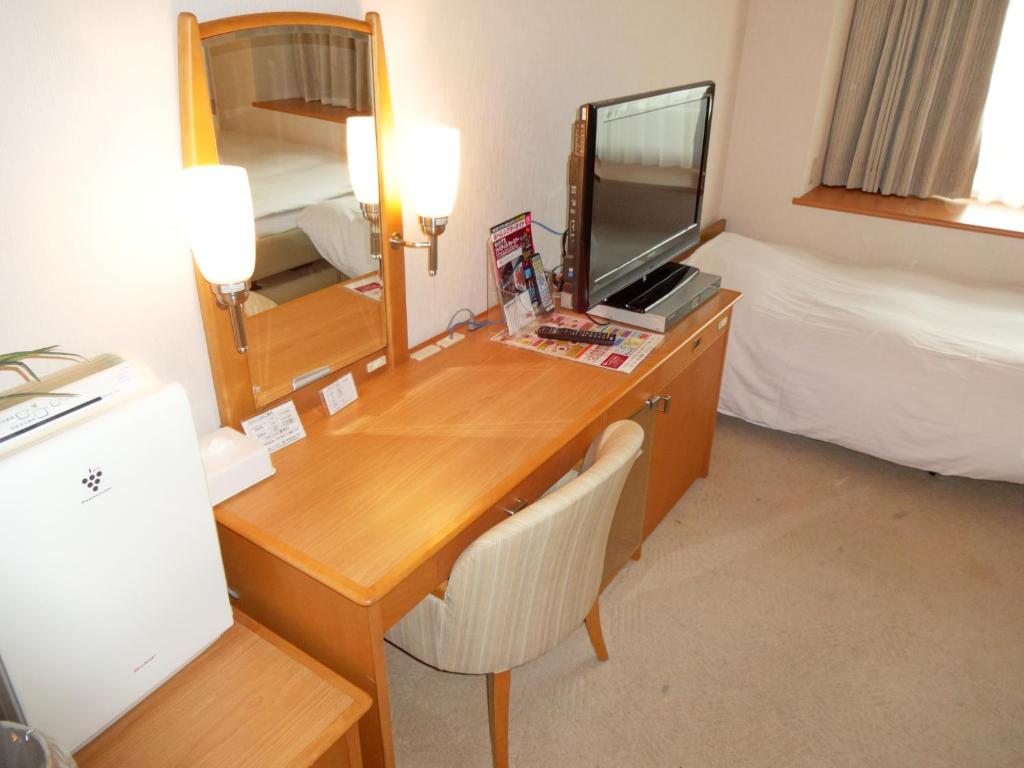 Postel nebo postele na pokoji v ubytování Kobe Luminous Hotel