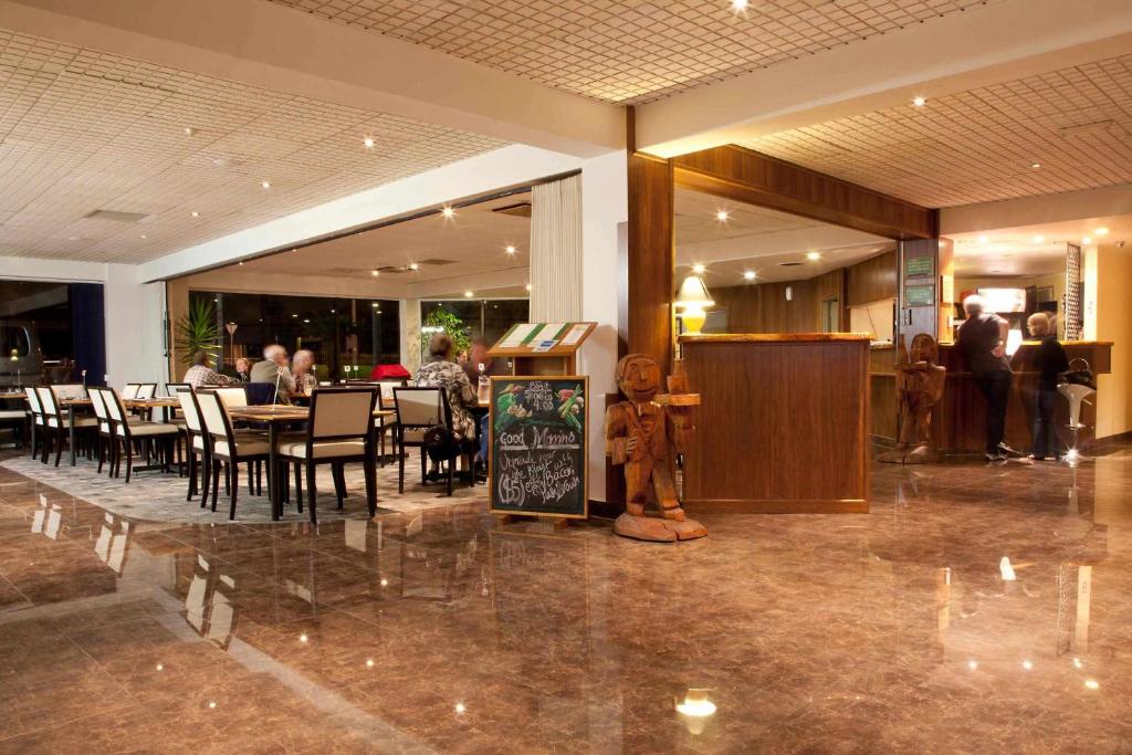 Restoran ili neka druga zalogajnica u objektu Auckland Airport Kiwi Hotel