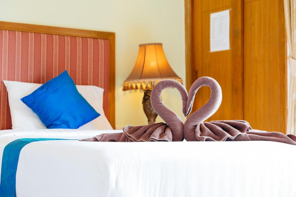 Postel nebo postele na pokoji v ubytování Thipurai Beach Hotel