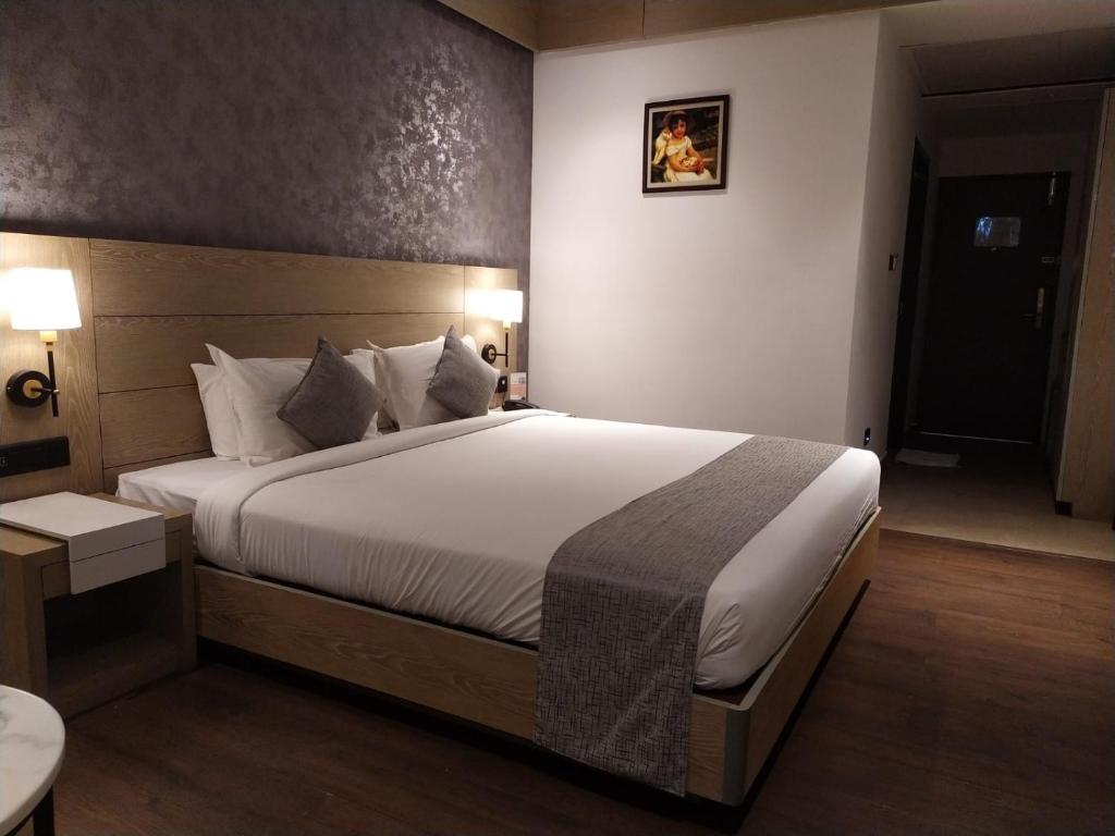 MothiMahal Residency Thrissur - Deluxe King Room